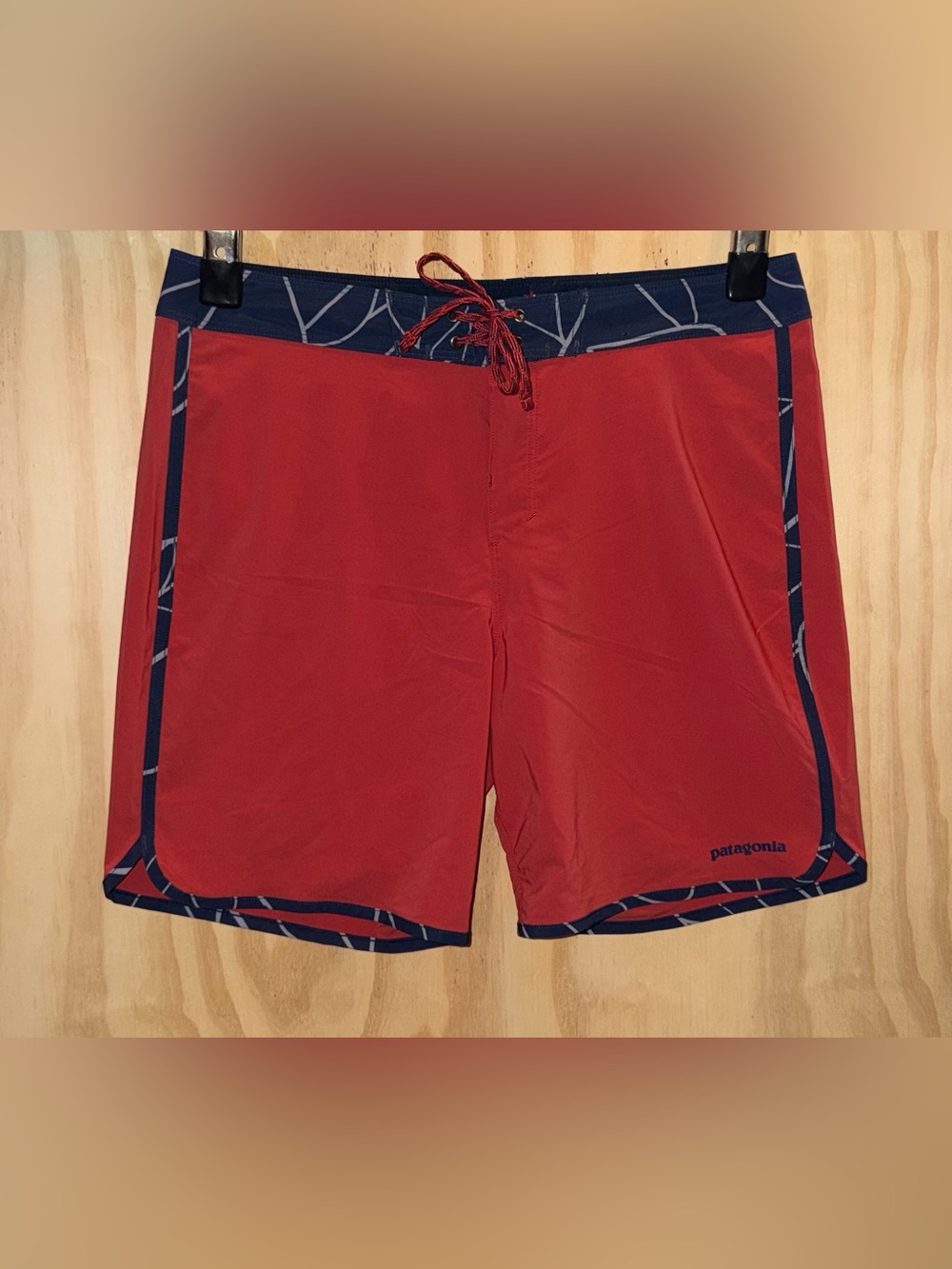 Patagonia Size 33 Men's Nylon Spandex Board Shorts Red/Orange w/ Blue trim EUC